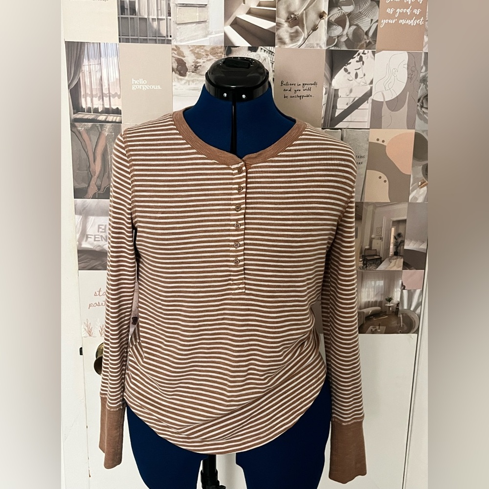 Cute ribbed Henley - Picture 2 of 4